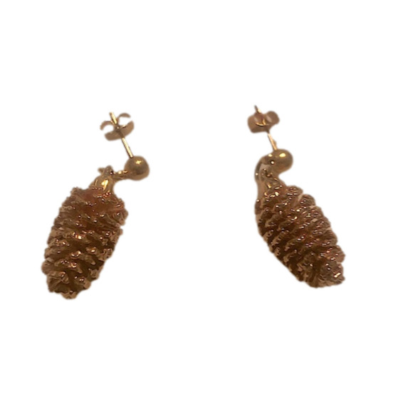 Vintage Jewelry - GOLD Tone Pinecone Stud Earrings 1.1”